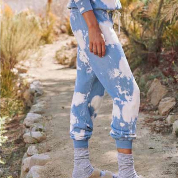 ISO The Great indigo dyed cropped sweatpants - Picture 1 of 1